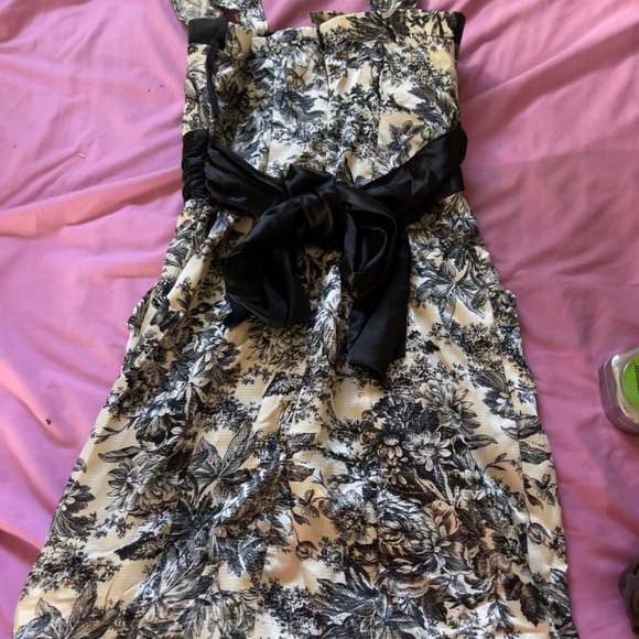 SUPER cute dress. Worn once - Picture 3 of 8